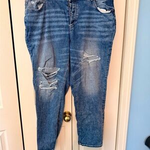 👖 Maurices Distressed Jeans – Size 24L 👖